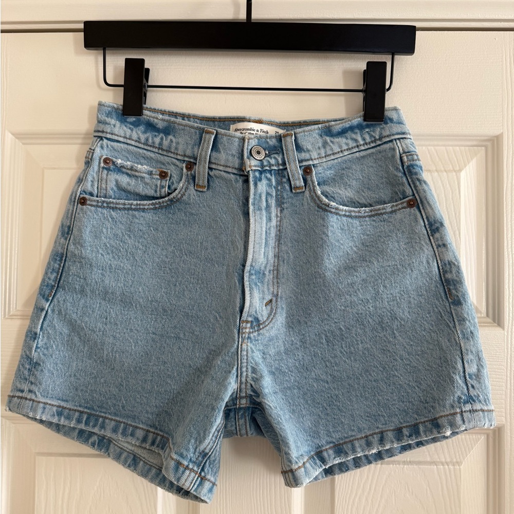 Abercrombie & Fitch High Rise 4” Mom Short